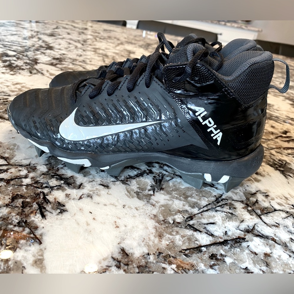 Nike Alpha size 6 Youth football Cleats plastic Cleats Nike Fastflex black white
